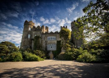 Malahide Castle & Gardens – Classic Castle Tour