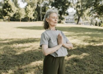 Dāha Wellness – Yoga on the lawn