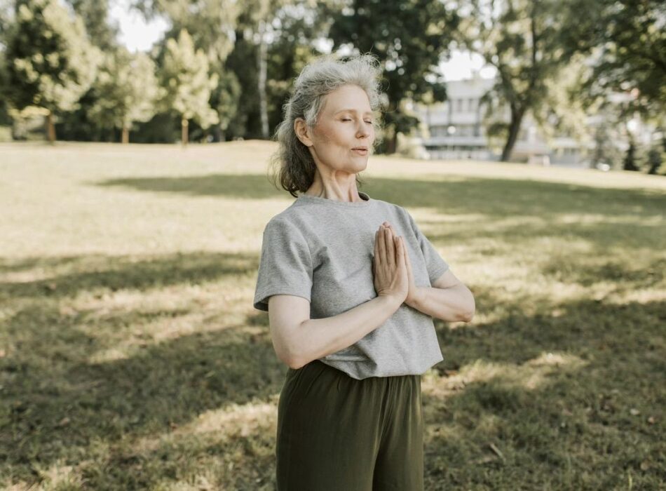 Dāha Wellness – Yoga on the lawn
